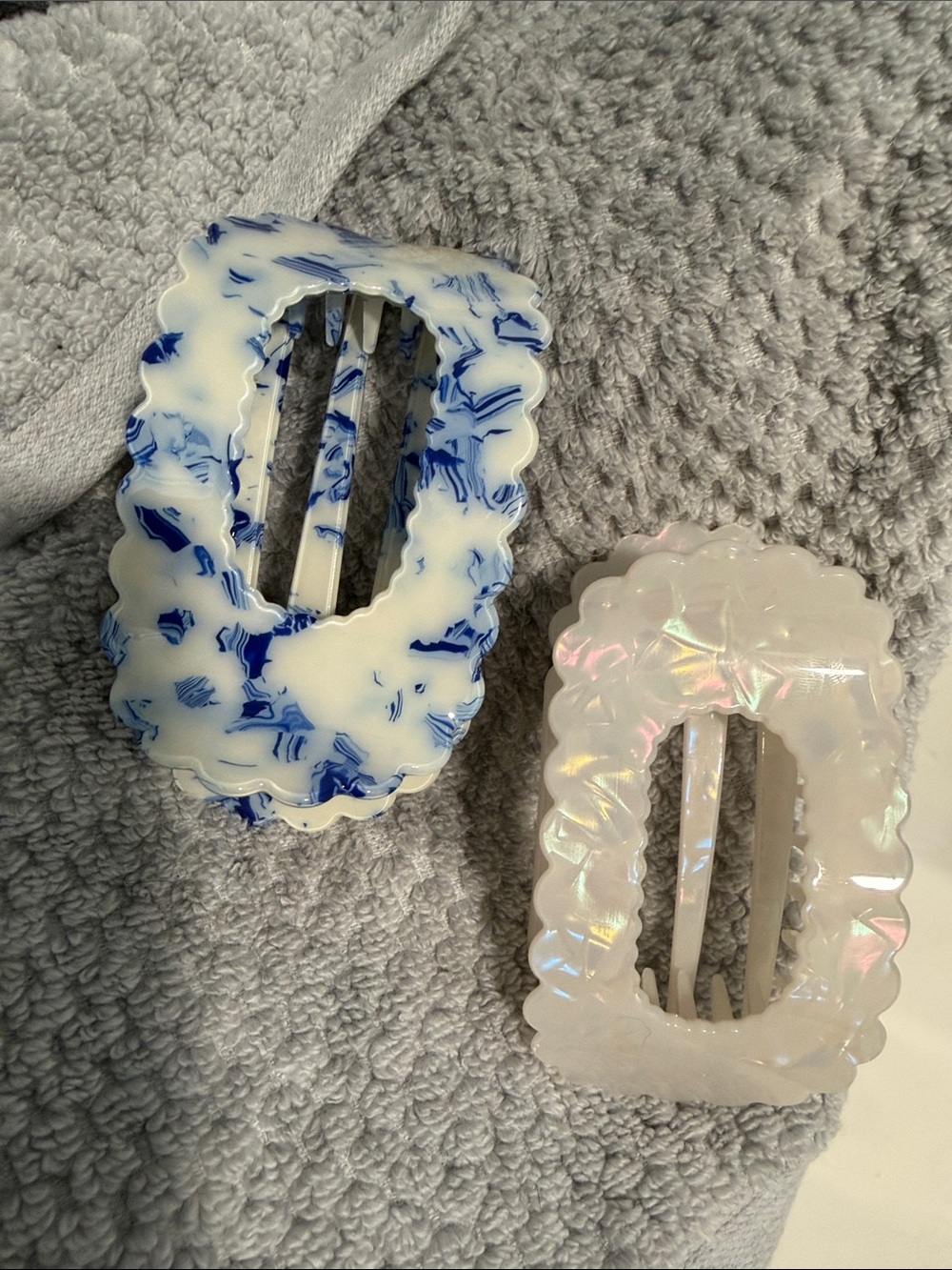Resin Hair Clips - Blue Marble & Iridescent White